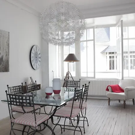 Charming 85m Flat In Heart